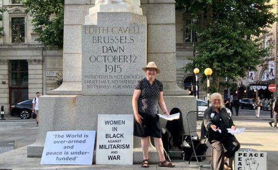 Two or three women in black in very high temperatures